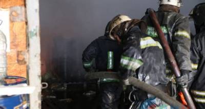 В Луганске при пожаре строительного магазина погиб человек