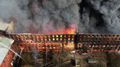В МЧС рассказали о ходе тушения пожара на Невской мануфактуре