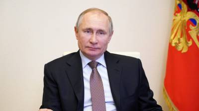«Надеюсь, что пандемия скоро отступит, в том числе благодаря вакцинации»: Путин сделал вторую прививку от коронавируса