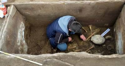 В каменной гробнице в Тернопольской области нашли скелеты и артефакты возрастом 5 тысяч лет: фото