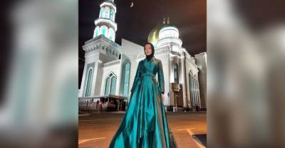 "Что за показуха": Бывшая Тимати поздравила мусульман с началом Рамадана и нарвалась на критику
