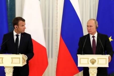 Песков сообщил, что разговора Путина и Макрона пока нет в планах