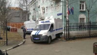 Али Гейдаров - Видео: Предполагаемого убийцу «вора в законе» вывели и здания СК - 5-tv.ru - Москва - Следственный Комитет