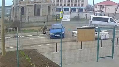 Учился водить: в Крыму 12-летний мальчик чуть не убил велосипедиста. Видео