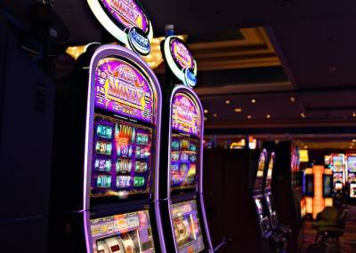 В Комиссии по азартным играм объяснили, кто и сколько платит за лицензии