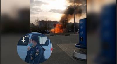 "Там поджигают по дому в неделю": под Ярославлем горит здание у заправки. Видео