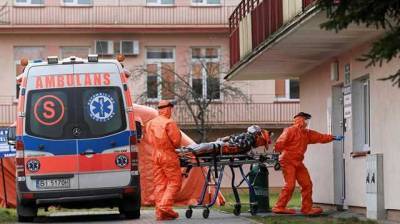 В Польше заявили об "апогее" госпитализированных с коронавирусом