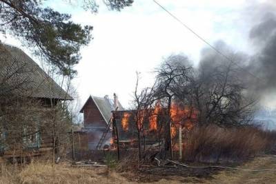 В Тверской области огонь уничтожил три деревенских дома