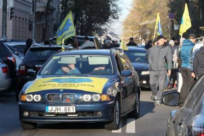 Украинцы массово избавляют от евроблях: Известны причины