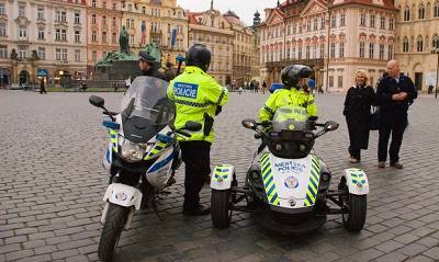 В Чехии полиция отказалась следить за исполнением запрета властей собираться на улицах группами