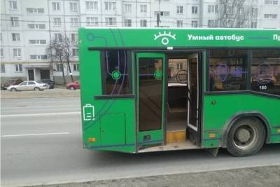 ДТП с участием городского автобуса произошло в Пскове на Завеличье
