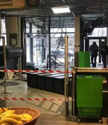 На Киевщине в супермаркете взорвали банкомат (ФОТО)
