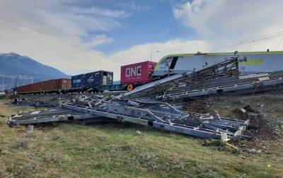 На юге Турции столкнулись два поезда