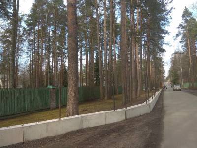 Вокруг «дачи губернатора Петербурга» строят второй забор