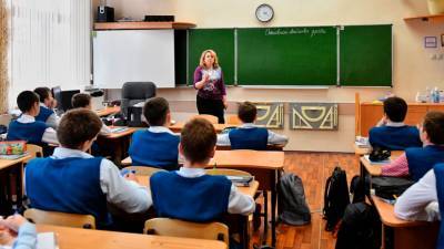 Врач прокомментировала упразднение бумажных справок по болезни для школ в Москве