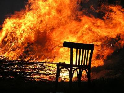 В рязанской деревне из-за непотушенного окурка сгорели 15 домов
