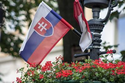 Словакия ослабит коронавирусные ограничения и мира