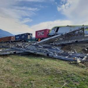 На юге Турции столкнулись два поезда: есть пострадавшие. Фото