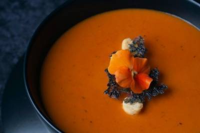 Рецепт крем-супа из красной чечевицы, который украсит постный стол