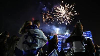 Все цвета в ночном небе: салюты в честь Дня независимости Израиля