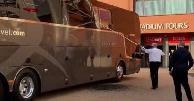 Болельщики "Ливерпуля" забросали камнями автобус с футболистами "Реала" — видео