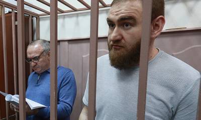 Российские власти арестовали 90 автомобилей экс-сенатора Рауфа Арашукова и его отца