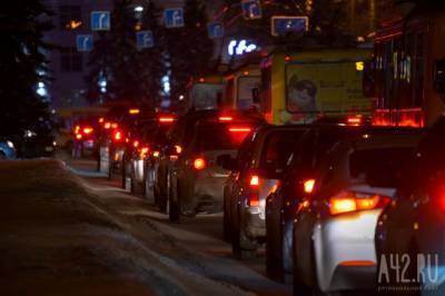 В Кемерове из-за ДТП на Логовом шоссе образовалась пробка