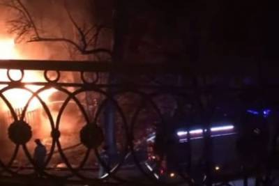 Почти сгорел автомобиль на пожаре в Хабаровске