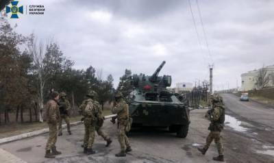 Украинские силовики проводят учения на границе с Крымом