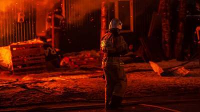 Четверо детей погибли при пожаре в частном доме в Свердловской области