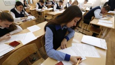 В России школьники будут писать итоговое сочинение почти четыре часа