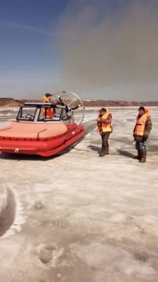 В Удмуртии у рыбаков из-за ледохода унесло лодку (ФОТО)