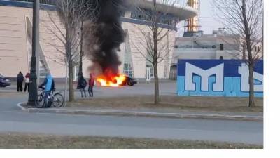 Петербуржец устроил "пламенный дрифт" возле "Сибур Арены"