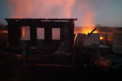 В свердловском селе после пожара найдены тела четырех детей, пятый может быть под завалами