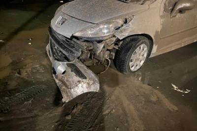 В Орске женщина за рулем врезалась в дорожный знак