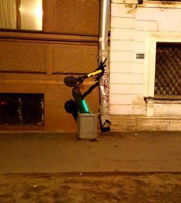 Петербуржцы демонстрируют чудеса парковки авто каршеринга и электросамоката