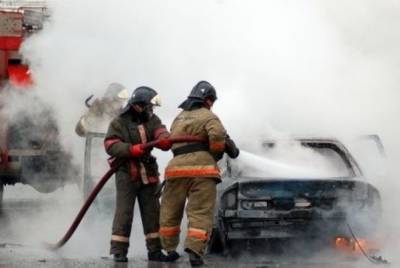 В Петербурге после дрифта сгорел спорткар