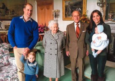 Члены Британской Королевской семьи опубликовали архивные фото, ранее невиданные публикой