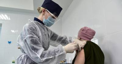 Вакцинация "ЭпиВакКороной" началась в Кузбассе