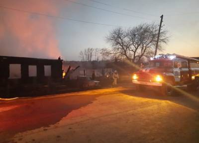 Старый дом горел слишком быстро: на Урале в пожаре погибли 5 детей матери-одиночки