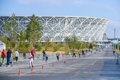 Возле парка Победы в Волгограде заменят просевшую плитку