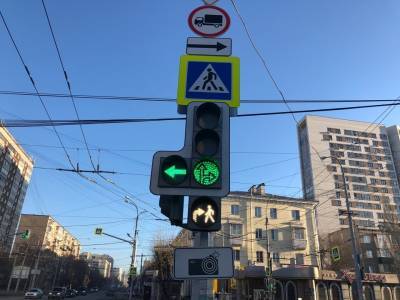 ГИБДД разъяснила, зачем нужен бело-лунный светофор в Екатеринбурге