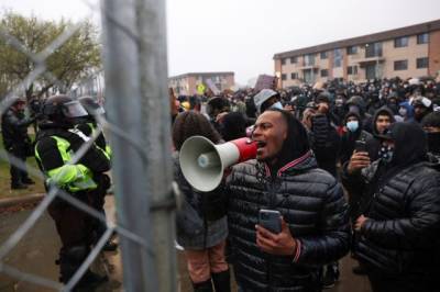 В Миннесоте продолжаются протесты после смерти афроамериканца Райта