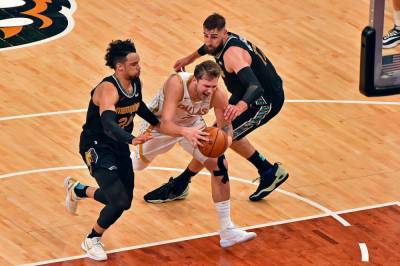 НБА: Даллас обыграл Мемфис, Уорриорз разгромили Оклахому