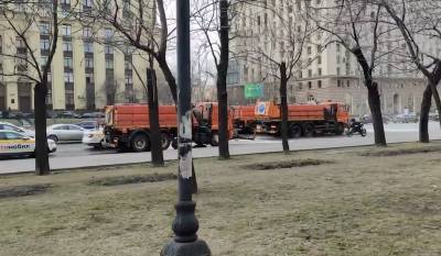В Москве машина скорой помощи не могла проехать из-за мытья асфальта