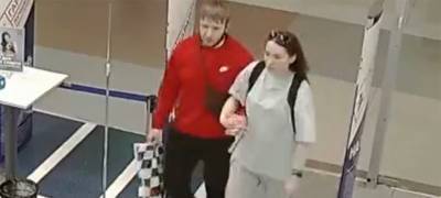 В Петрозаводске разыскиваются подозреваемые в краже из магазина (ВИДЕО)