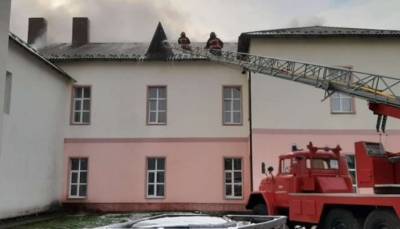 На Прикарпатье эвакуируют больных из горящей больницы
