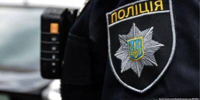 В Киеве полицейский вымогал у водителя $2 тысячи за возврат автомобиля