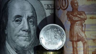 Курс рубля снизился на фоне заявлений о новых санкциях США