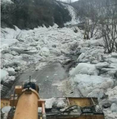 Льдины перекрыли дорогу в Кузбассе